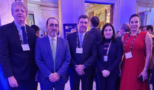 Após conversa em Assunção, Riedel visita ponte em Murtinho