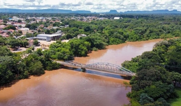 Dia Mundial da Água: Sanesul e PMA participam de mutirão de limpeza do rio Aquidauana
