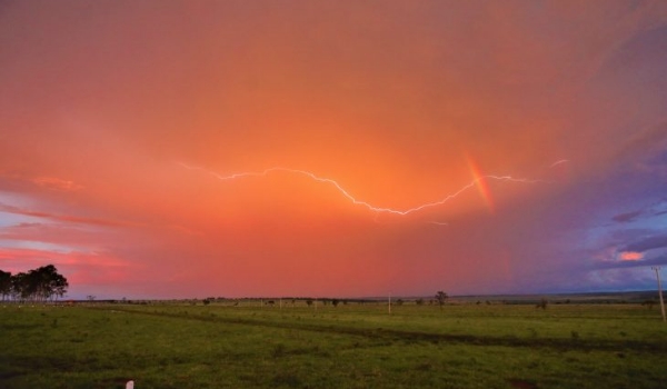 Mesmo com possibilidade de chuva em duas regiões, previsão de sol prevalece nesta quinta