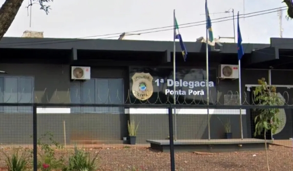 Bandidos encapuzados roubam caminhonete e disparam rajadas de tiros