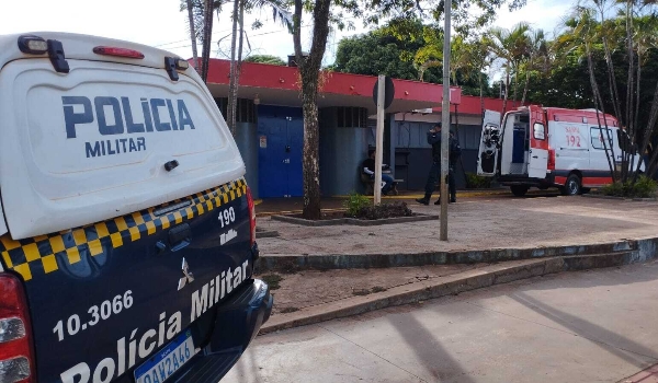 Mulher é atacada a golpes de enxada e tem afundamento de crânio