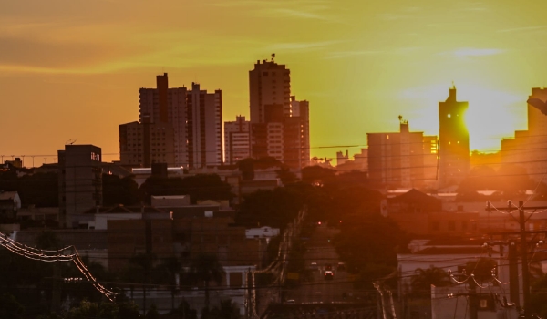 Sábado será de sol, pancadas de chuva e calor de 39°C no Estado