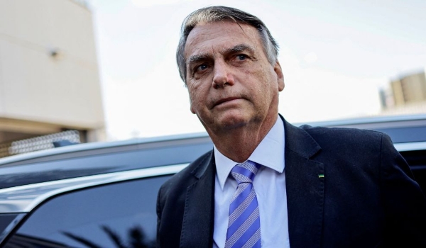 Importunação a baleia: Bolsonaro diz que recebeu multa de R$ 2,5 mil do Ibama