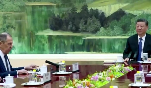 China reforça parceria com Rússia durante reunião em Pequim