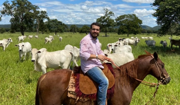 Ganhando R$ 12 mil, vereador desviou dinheiro para ar-condicionado em casa e gerador em fazenda