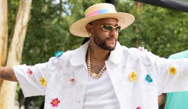 Justiça do RJ suspende multa de Neymar por construção de lago artificial em casa