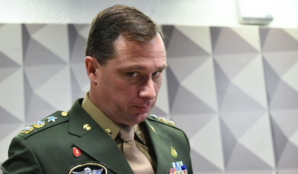 Exército tira Mauro Cid da fila de promoção a coronel