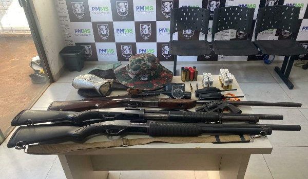 Pescadores são flagrados com espingardas e acabam presos durante pesca