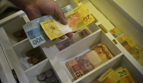 Caixa libera abono do PIS/Pasep para nascidos em março e abril