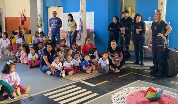 Geladeira Literária: projeto desenvolvido em presídio também leva literatura a escolas infantis
