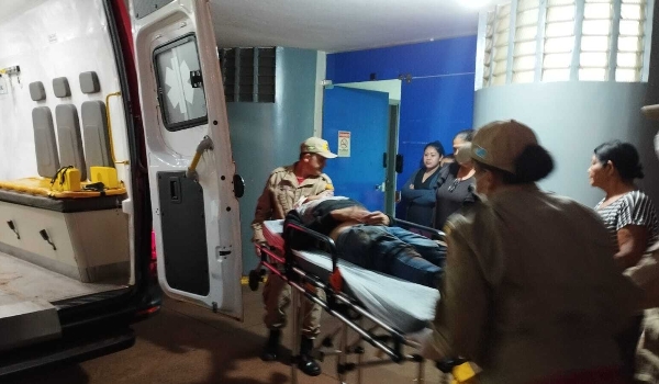 Homem é baleado na cabeça por dupla de moto e morre horas depois