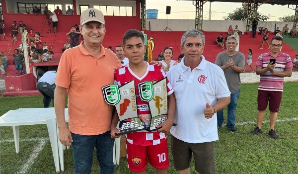 Prefeito e Secretário prestigiam final do Interbairros de Futebol Society em Bela Vista