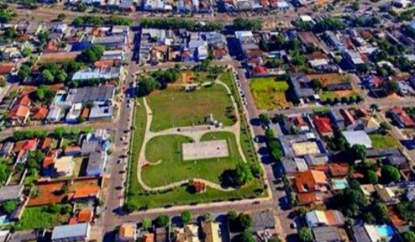 Homem atira flechas em policiais e é contido com balas de borracha em Jardim