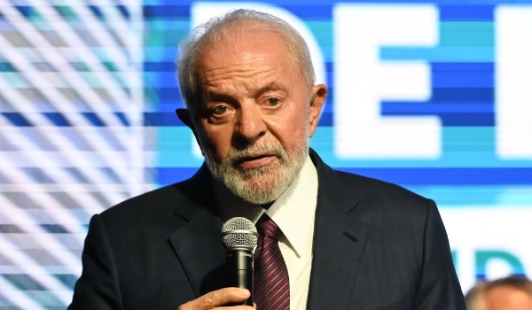 Tempo de Lula no exterior em três mandatos equivale à soma de FHC, Dilma, Temer e Bolsonaro, diz relatório