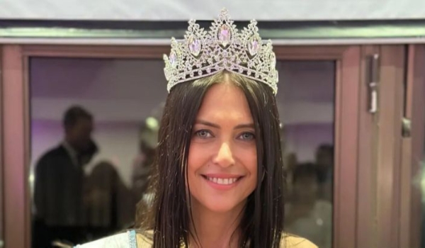 Mulher de 60 anos ganha Miss Universo Buenos Aires e revela truques de beleza