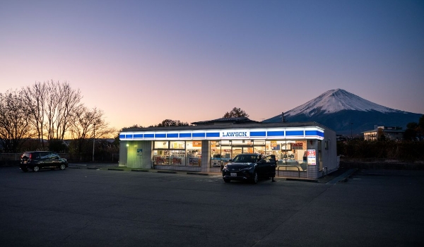 Cidade japonesa ergue barreira para impedir selfies de turistas com o Monte Fuji