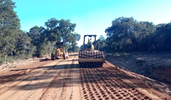 Para fortalecer logística, Governo de MS realiza obra em importante estrada de Coxim