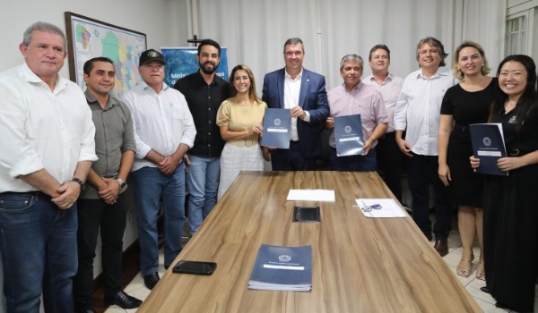 Governo participa da assinatura de emendas na saúde que beneficiam 15 cidades