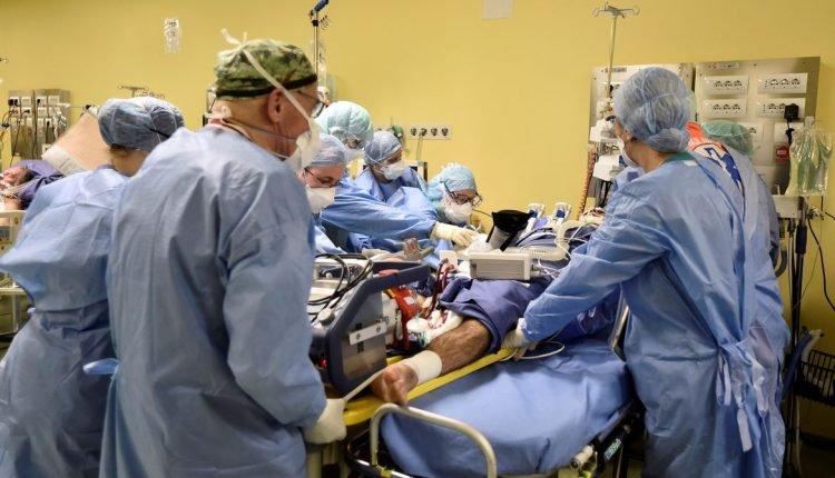 Com 2ª onda da covid-19 na Europa, hospitais de Milão voltam a ficar sob pressão