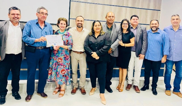 Primeira-dama Maria Lúcia é homenageada em Sessão da Câmara de Porto Murtinho