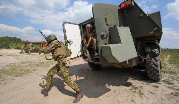 Polícia prende quatro pessoas por atraírem indianos para guerra na Ucrânia