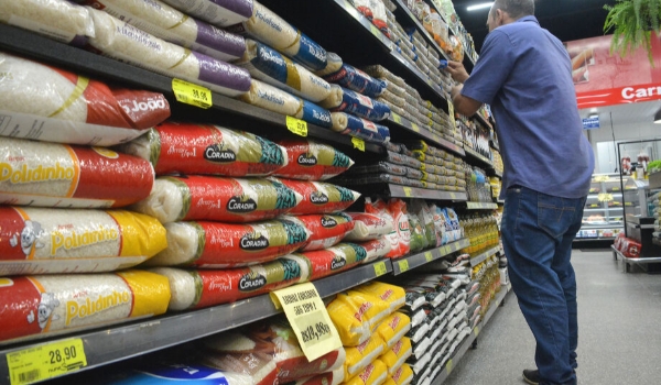 Chuvas no Sul podem resultar em alta de preços e falta de arroz nos mercados