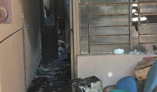 Morador é intubado após ser espancado por grupo e ter casa incendiada