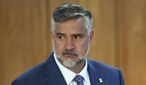 “Não me preocupo com críticas”, diz Pimenta à CNN sobre politização das enchentes no RS