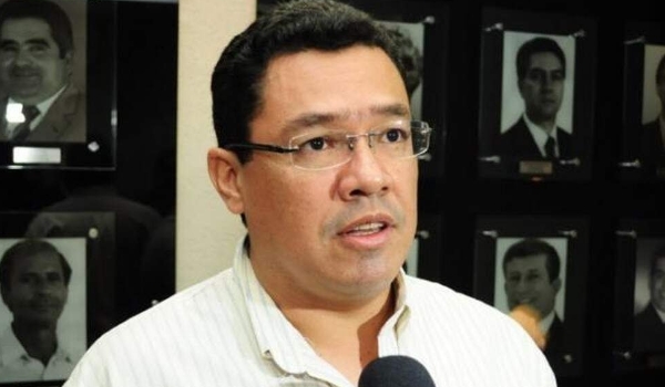 Com fiança de R$ 15 mil, juiz concede liberdade a ex-prefeito