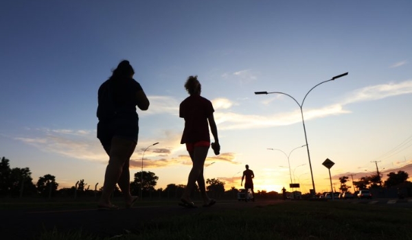 Segunda-feira inicia com tempo firme e temperaturas amenas no Estado