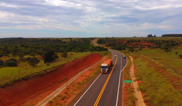 Na reta final, obra na MS-270 traz benefícios e muda realidade na região de fronteira