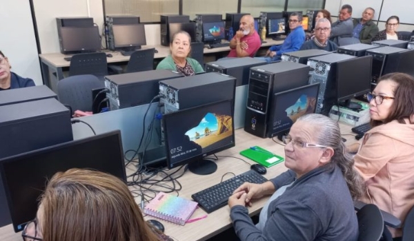 Escolagov: semana começa com novas turmas em cursos de oratória e informática para os servidores