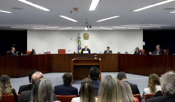 Moraes e Cármen citam “burrice” e “desinteligência” ao analisar denúncia contra Zambelli