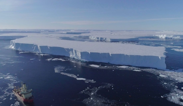 Água do oceano avança abaixo da “geleira do Juízo Final”