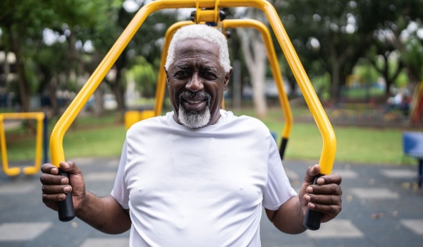 Quais são os melhores exercícios para envelhecer bem? Especialistas respondem