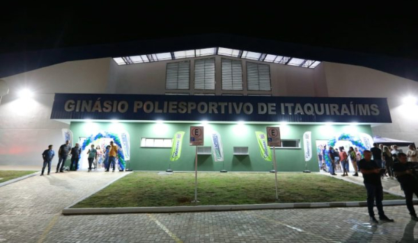 Primeiro ginásio poliesportivo de Itaquiraí é inaugurado com investimento do Governo do Estado