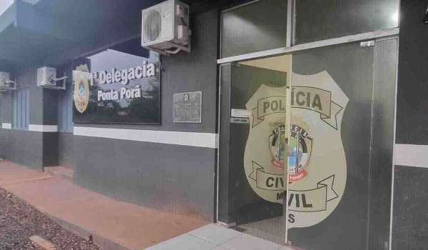 Traficante foge da polícia na BR-463 e abandona mais de meia tonelada de maconha