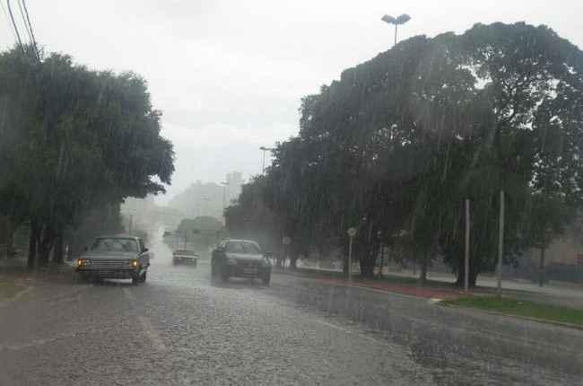 Inmet emite alerta de perigo para chuva intensa com ventos de até 60 km/h em MS