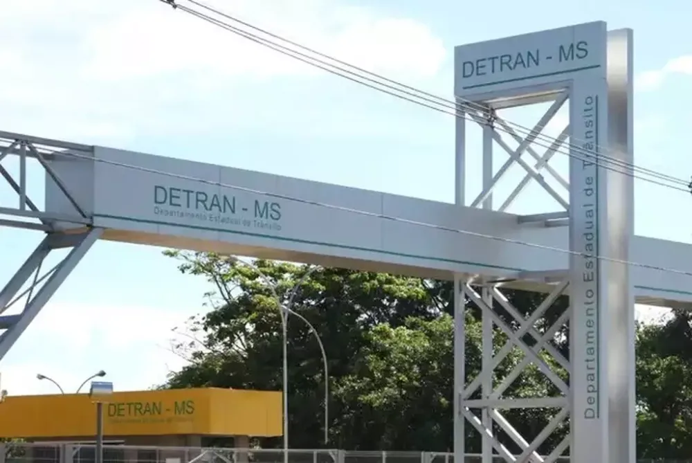 Acusado de transferência ilícita de veículo, Detran é processado em R$ 123 mil