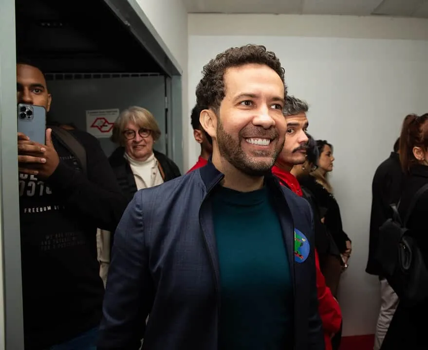 STF torna André Janones réu por chamar Bolsonaro de "ladrão de jóias" 