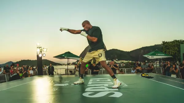 Anderson Silva e Sonnen não empolgam no ringue, mas despedida da lenda do MMA emociona público