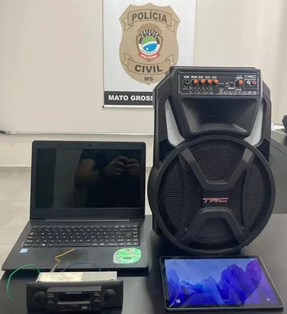 Servidora investigada por furto na prefeitura é presa com drogas 