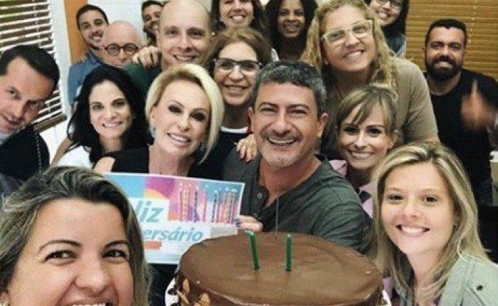 Ana Maria Braga posta lembranças em homenagem a Tom Veiga