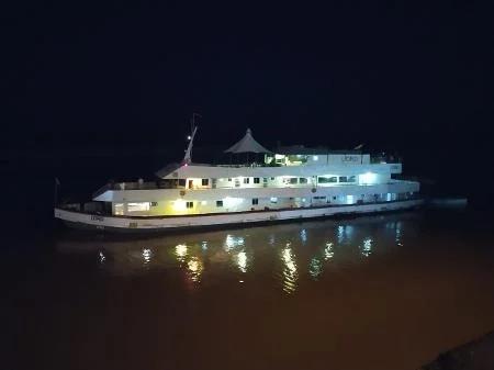 Equipe de Luan Santana cruza Pantanal de barco para chegar a local da live