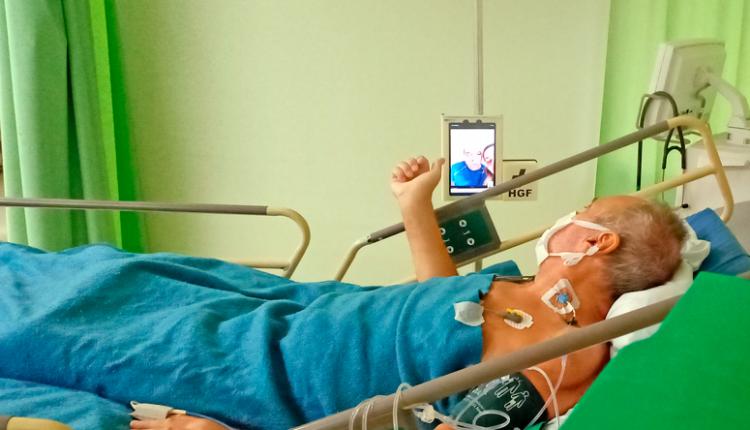 Com suspensão de visitas, pacientes HR e Santa Casa ganham visitas on-line através de tablets