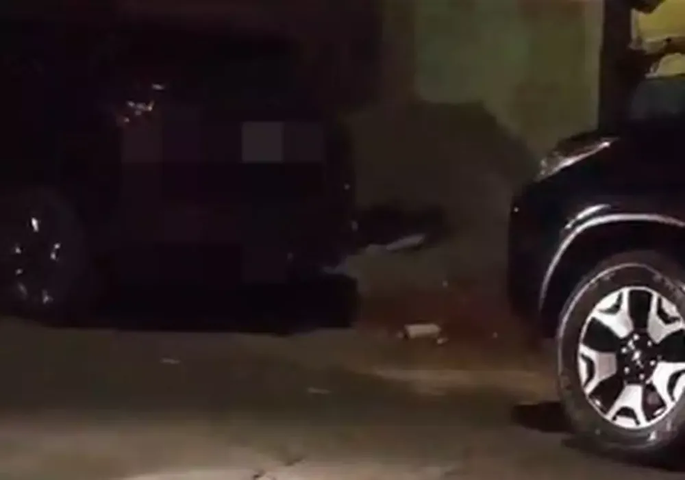 Homem é assassinado a tiros na porta de casa