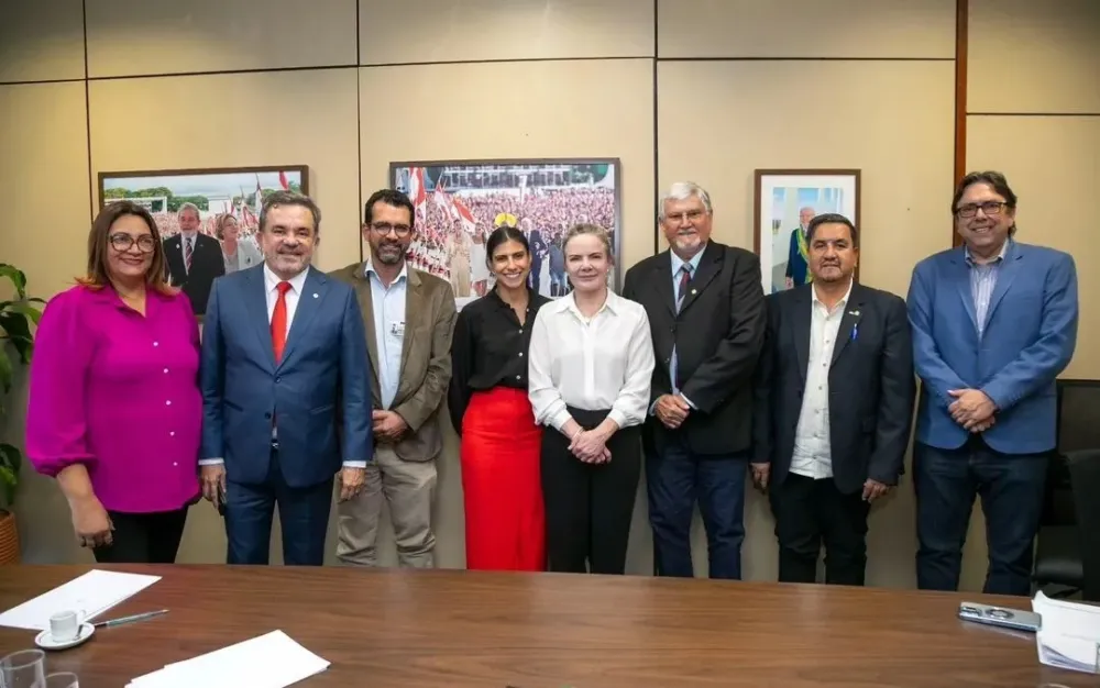 PT muda data da convenção de Camila e Zeca para receber presidente nacional