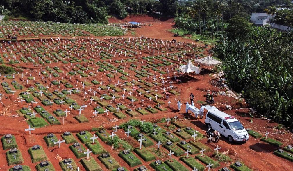Mundo registra pela 1ª vez mais de 12 mil mortes por Covid em 24 horas