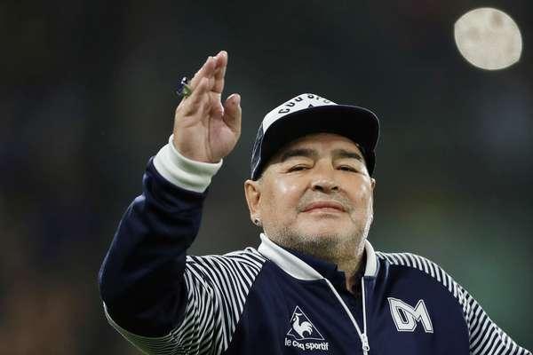 Diego Maradona morre aos 60 anos