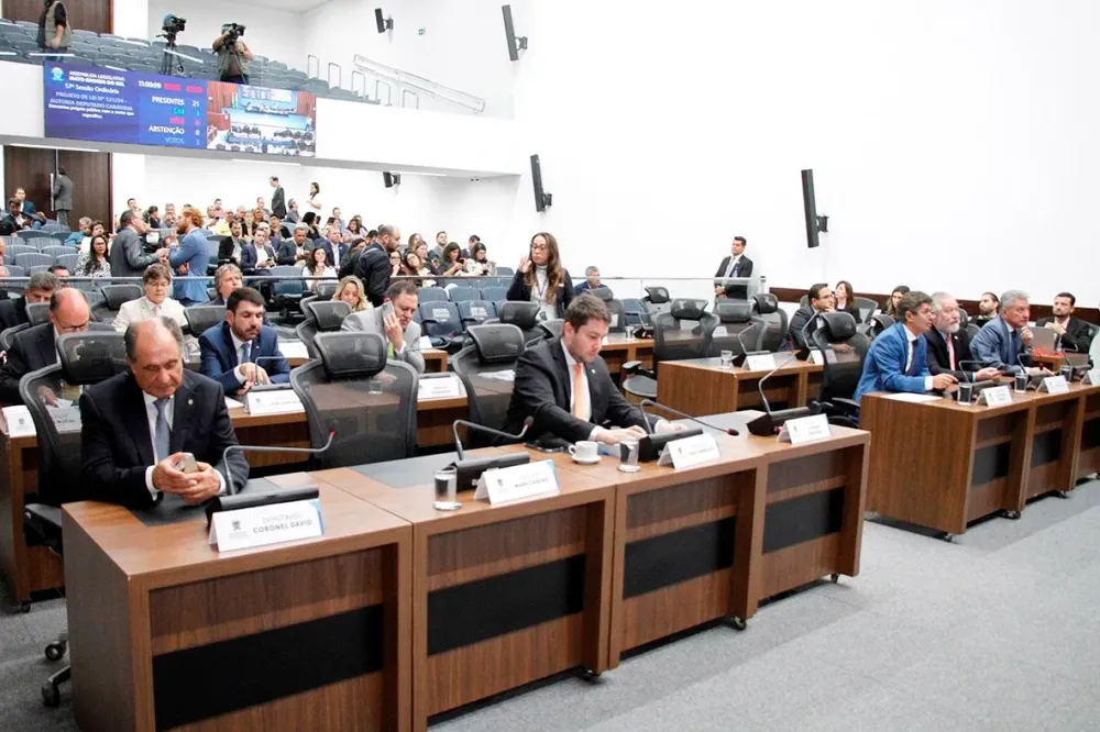 Deputado cobra publicação de lista de gestores com contas rejeitadas pelo TCE